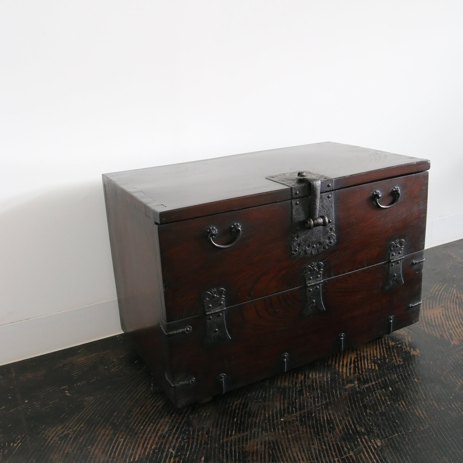 李朝 李朝家具 真鍮金具 無垢材 魚型錠前 モリジャン バンダジ 箪笥 韓国美術 李朝 / 魚型錠前 - organ-online.com