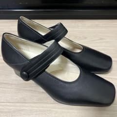 ルイヴィトン パドロック付黒パンプス37 高級感と履きやすさ兼ね備えた