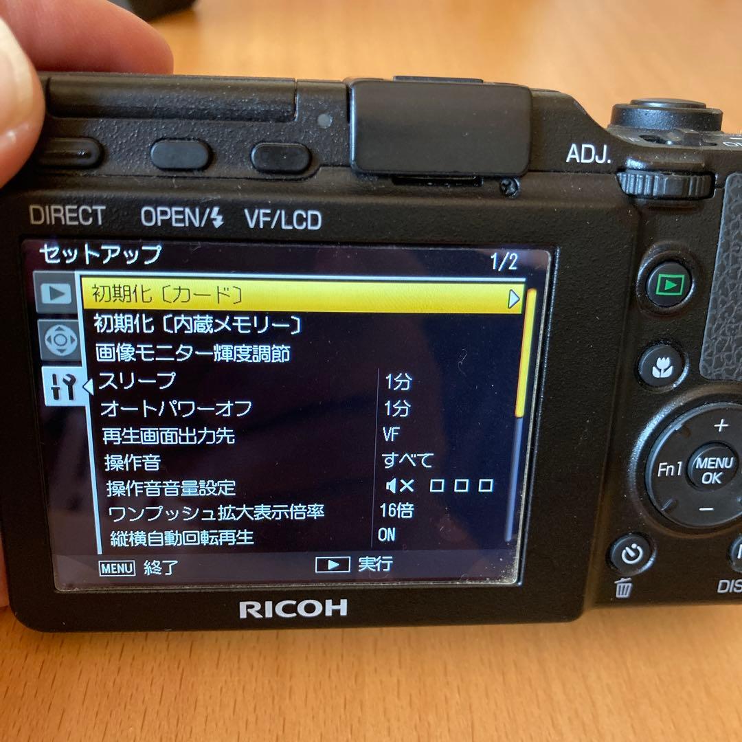 ファインダーも同時出品しています RICOH GXR デジタルカメラ