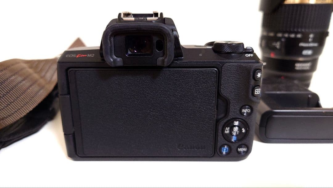 Canon EOS KissМ2 ミラーレスカメラ バッテリー３個