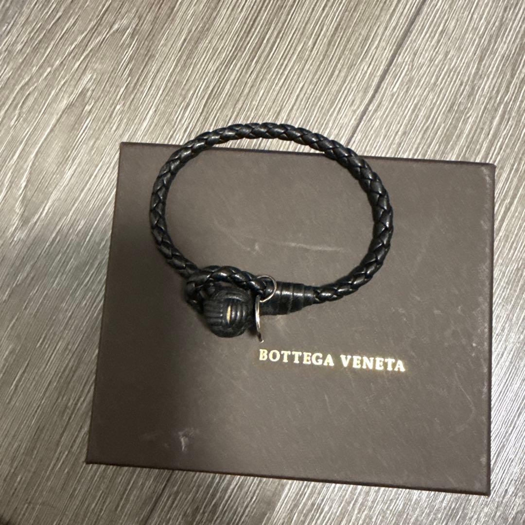 Bottega Veneta 黒編み込みレザーブレスレット ボッテガヴェネタ ブレスレット メンズ レディース ブラック BOTTEGA